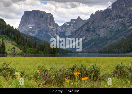 Squaretop Mountain et le lac de la rivière Verte supérieure - Wind River Range - Wyoming Banque D'Images