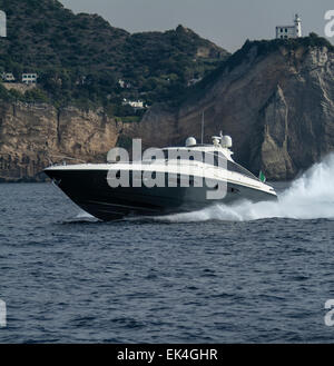 L'Italie, au large de la côte de Naples, Atlantica bateau yacht (chantier : Cantieri di Baia) Banque D'Images