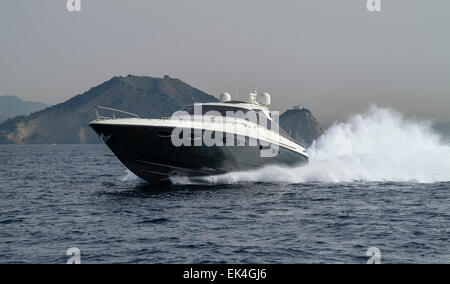 L'Italie, au large de la côte de Naples, Atlantica bateau yacht (chantier : Cantieri di Baia) Banque D'Images