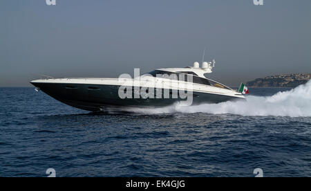 L'Italie, au large de la côte de Naples, Atlantica bateau yacht (chantier : Cantieri di Baia) Banque D'Images