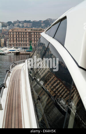 L'Italie, au large de la côte de Naples, Atlantica bateau yacht (chantier : Cantieri di Baia) Banque D'Images