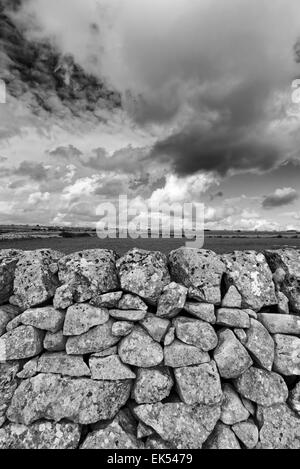 Italie, Sicile, campagne, typique sicilienne fait main mur de pierre Banque D'Images