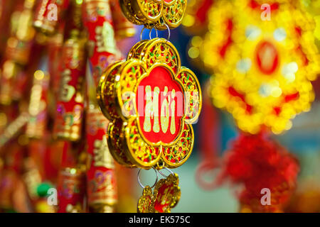 Lucky knot décoration nouvel an chinois au Vietnam avec les couleurs or et rouge Banque D'Images