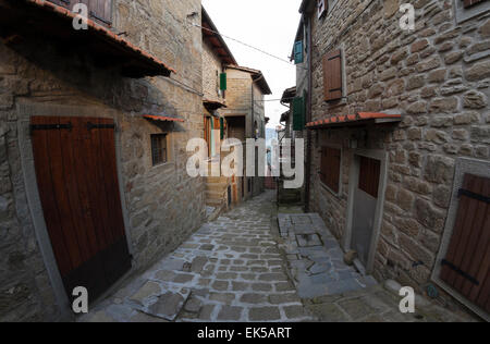 Route de pierre médiévale, Quota di Poppi, Casentino, Toscane Banque D'Images