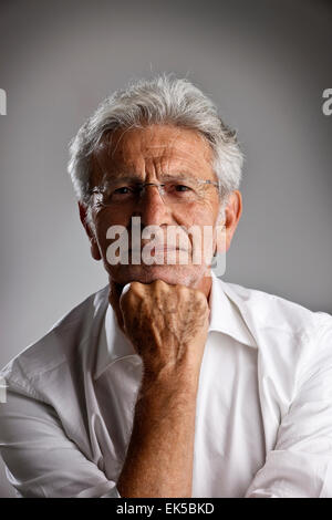 L'Italie, studio portrait af homme d'affaires d'âge moyen Banque D'Images