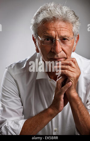 L'Italie, studio portrait af homme d'affaires d'âge moyen Banque D'Images