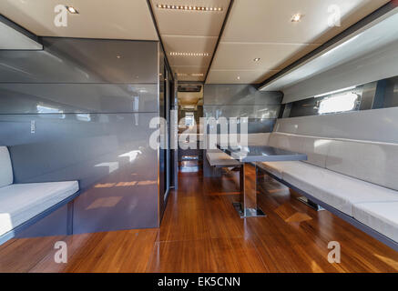 L'Italie, Fiumicino (Rome), 50' bateau yacht, dinette Banque D'Images