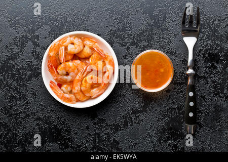 Gambas grillées dans un bol Banque D'Images