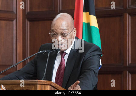 Pretoria, Afrique du Sud. 07Th avr, 2015. Makgatho Presidential Guest House, Pretoria, Afrique du Sud, 7 avril 2015. Président de l'Afrique du Sud, Jacob Zuma a dit au revoir à l'école primaire les vergers de moins de 12 ans rugby team, dont les membres se rendront à Monaco. Credit : Antonella Sport Advance/Alamy Live News Banque D'Images