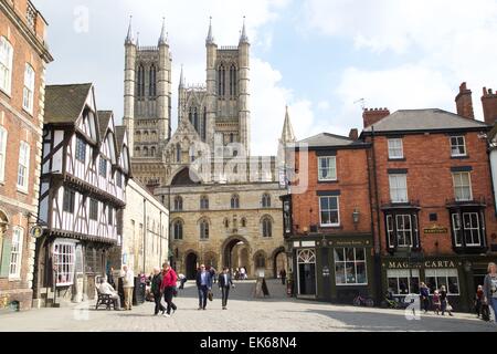 Place du Château, Lincoln, Lincolnshire montrant la cathédrale de Lincoln. UK Banque D'Images