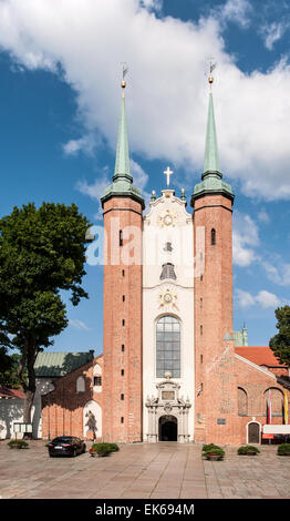 Cité médiévale cathédrale gothique d'Oliwa de Gdansk en Pologne avec un orgue célèbre Banque D'Images