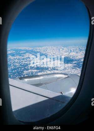 D'hiver en journée sur les Alpes d'avion Banque D'Images