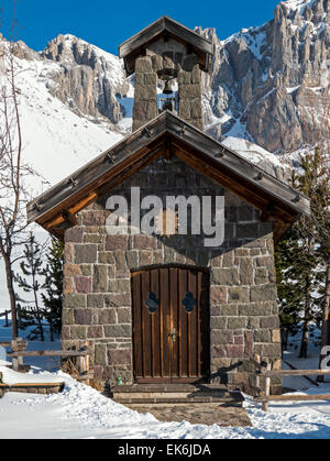 Au Rifugio Fuciade chapelle, Pale di San Martino, Dolomites, Alpes, Italie Banque D'Images