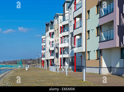 Appartements donnant sur Victoria Dock, Caernarfon, Gwynedd, au nord du Pays de Galles UK Banque D'Images