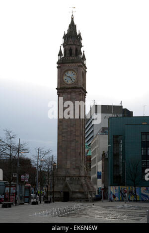 L'Albert Memorial Clock Tower Place Queen's à Belfast, en Irlande du Nord Banque D'Images