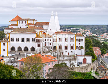 SINTRA PORTUGAL DU PALAIS NATIONAL À LA STRUCTURE ET À L'ACCUEIL WINDOWS IMAGE DANS LE PASSÉ Banque D'Images