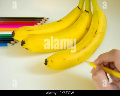 Le dessin ressemble à la banane avec le crayon de couleur Banque D'Images