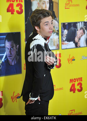 LOS ANGELES, CA - le 23 janvier 2013 : Jimmy Bennett au Los Angeles première de son film 'film 43' au Grauman's Chinese Theatre, à Hollywood. Banque D'Images