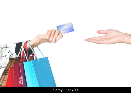 Close-up main sur une carte de crédit. Payer shopping concept Banque D'Images