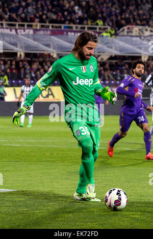 Florence, Italie. 7 avril, 2015. Firenze, Italie. Apr 7, 2015. Kerlon Moura Souza (Juventus) Football/soccer : Coppa Italia (Tim Cup) 2e demi-finale match aller entre Fiorentina 0-3 Juventus au stade Artemio Franchi à Firenze, Italie . Credit : Maurizio Borsari/AFLO/Alamy Live News Banque D'Images