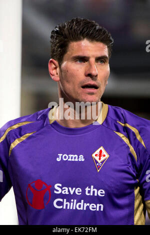 Florence, Italie. 7 avril, 2015. Mario Gomez (Fiorentina) 7 avril 2015 - Football/soccer : Coppa Italia (Tim Cup) 2e demi-finale match aller entre Fiorentina 0-3 Juventus au stade Artemio Franchi à Firenze, Italie. Credit : Maurizio Borsari/AFLO/Alamy Live News Banque D'Images