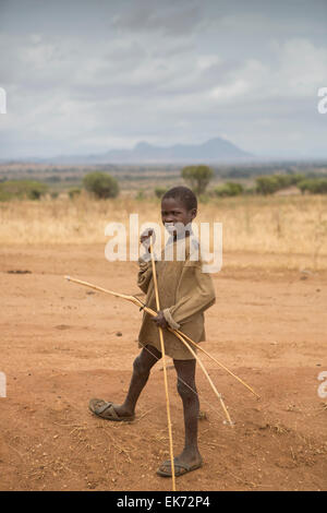 Garçon Karamojong, près de Kapedo, village du district de Kaabong, Ouganda Banque D'Images