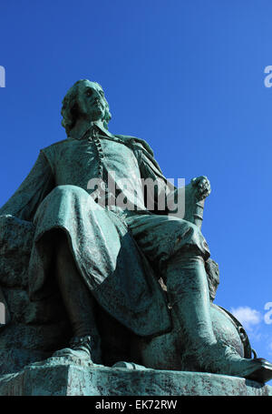 Statue de l'allemand scientifique, inventeur et homme politique, Otto von Guericke. Alter Markt, Magdebourg, Saxe-Anhalt, Allemagne. Banque D'Images