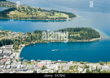 Queenstown sur rives du lac Wakatipu, un lac intérieur (finger) dans l'île du sud de la Nouvelle-Zélande Banque D'Images