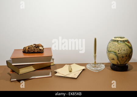 Jeu de lettres, cœurs et un globe en forme d'oeufs Banque D'Images