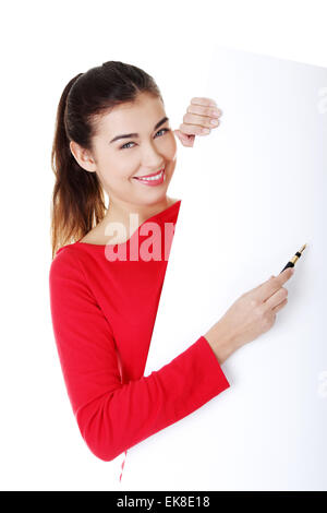 Femme écrit avec un stylo sur du vide Banque D'Images