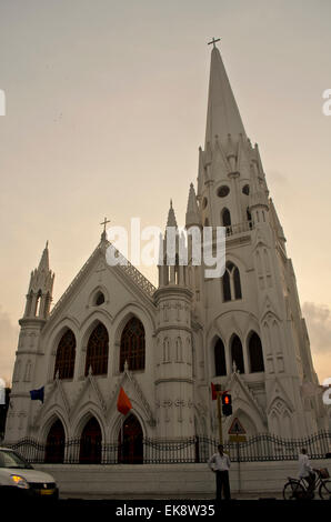 Vue de face de l'église cathédrale Santhome Chennai,Tamil Nadu, Inde Banque D'Images