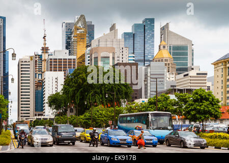 Gratte-ciel et de trafic. Singapour, en Asie. Banque D'Images