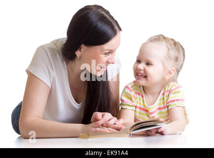 Mère, reading book pour enfant Banque D'Images