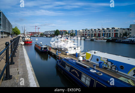 Bateaux de toutes sortes sur Bristol's historic port flottant. Longue exposition. Banque D'Images