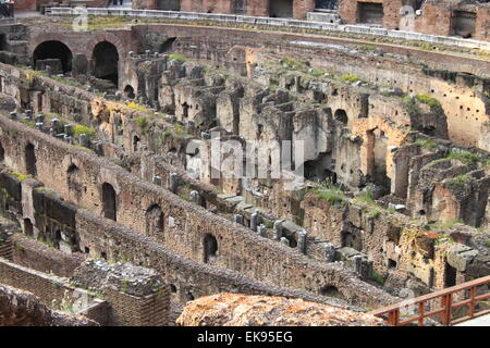 Les souterrains de l'arène du Colisée à Rome, Italie Banque D'Images