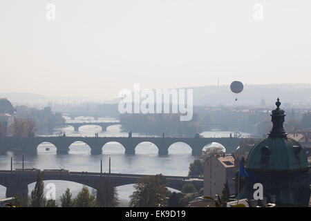 Historique des ponts de Prague Banque D'Images