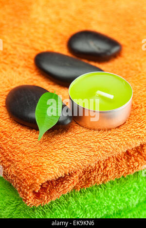 Contexte des trois serviettes de bain multicolores, black spa sto Banque D'Images