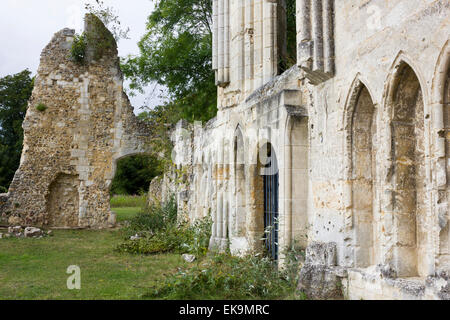 Ruines du Prieuré de la Sainte-Trinité, Beaumont Le Roger, Normandie, France Banque D'Images