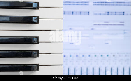 Touches de piano sur arrière-plan du logiciel d'enregistrement. Banque D'Images