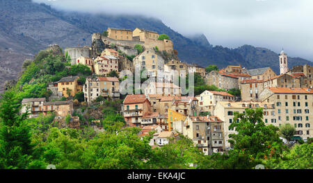 Ville de l'impressionnante montagne corte, corse (France) Banque D'Images