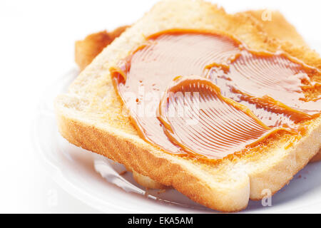 Pain perdu au caramel isolated on white Banque D'Images