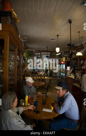 Diners à Hillsboro General Store & Country Cafe, Hillsboro, NM, États-Unis Banque D'Images