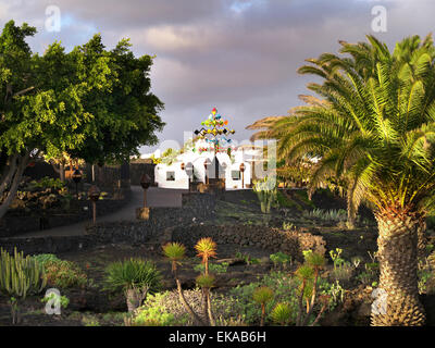 Cesar Manrique Maison et jardin au coucher du soleil à Lanzarote Iles Canaries Espagne Banque D'Images