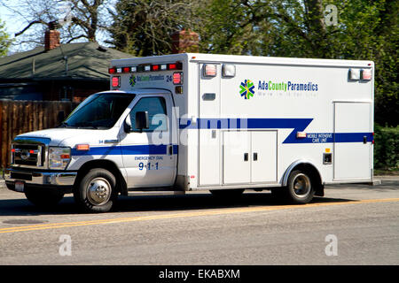 Ada Comté ambulance EMS répondant à une urgence médicale dans la région de Boise, Idaho, USA. Banque D'Images