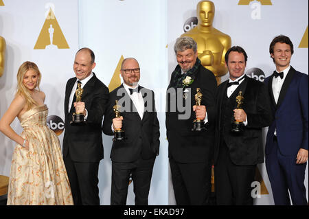 LOS ANGELES, CA - le 22 février 2015 : Chloe Grace Moretz & Paul Franklin & Andrew Lockley & Ian Hunter & Scott Fisher & Ansel Elgort à la 87e Academy Awards annuels au Kodak Theater, Hollywood. Banque D'Images