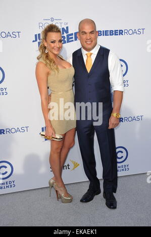 LOS ANGELES, CA - le 14 mars 2015 : Tito Ortiz & Amber Nichole Miller au Comedy Central Roast de Justin Bieber sur Sony Studios, Culver City. Banque D'Images