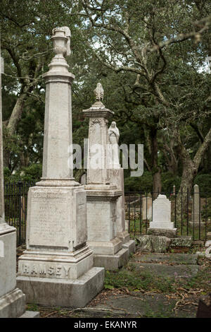 Pierres tombales dans l'ancien cimetière "cimetière de la guerre civile américaine à l'ère1900's Banque D'Images