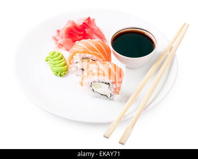 Sur une assiette de sushi Banque D'Images