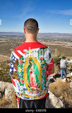 Le village de Tortugas près de Las Cruces au Nouveau Mexique célèbre la Vierge de Guadalupe Fête avec danses colorées. Banque D'Images