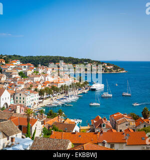 Des vue sur le pittoresque port de Hvar, Stari Grad (vieille ville), Hvar, Croatie, Europe Banque D'Images